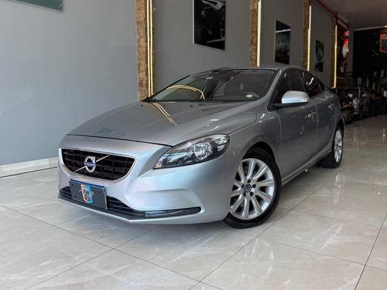 VOLVO V40 2.0 T4 COMFORT TURBO GASOLINA 4P AUTOMÁTICO